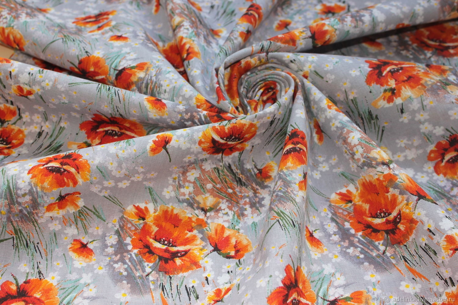 Натуральные ткани наиболее популярны для пошива платьев